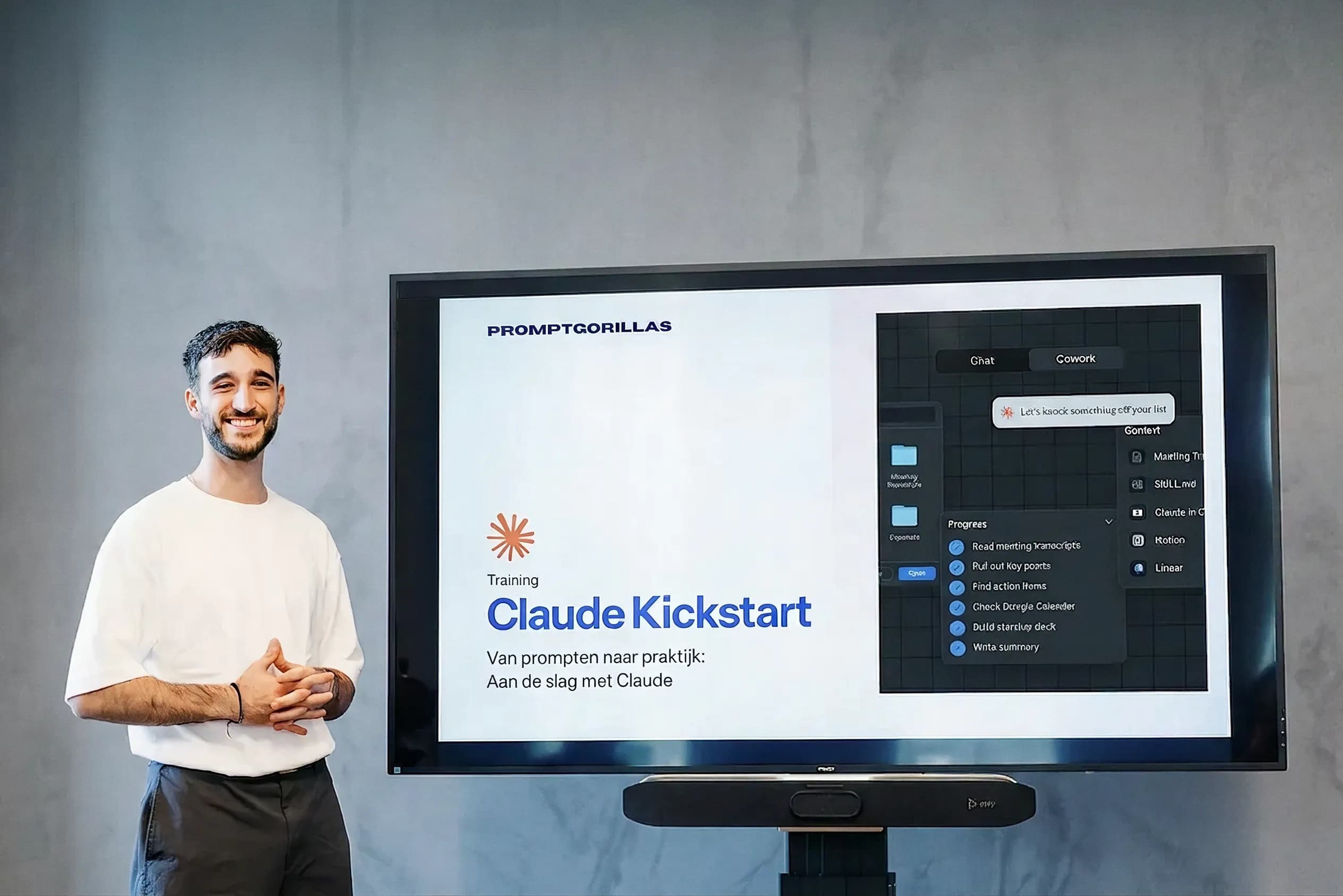 PromptGorillas trainer staat naast een scherm met de opening van de ChatGPT Masterclass presentatie
